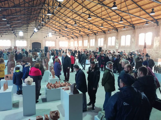 Кикинда: Теракота из руку 300 светских уметника